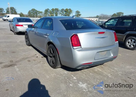 2018 Chrysler 300 Touring z USA, uszkodzony, nr VIN 2C3CCAAG8JH152714